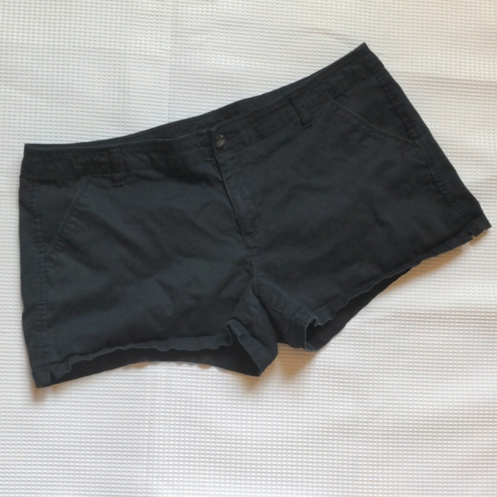 Arizona jr's black shorts